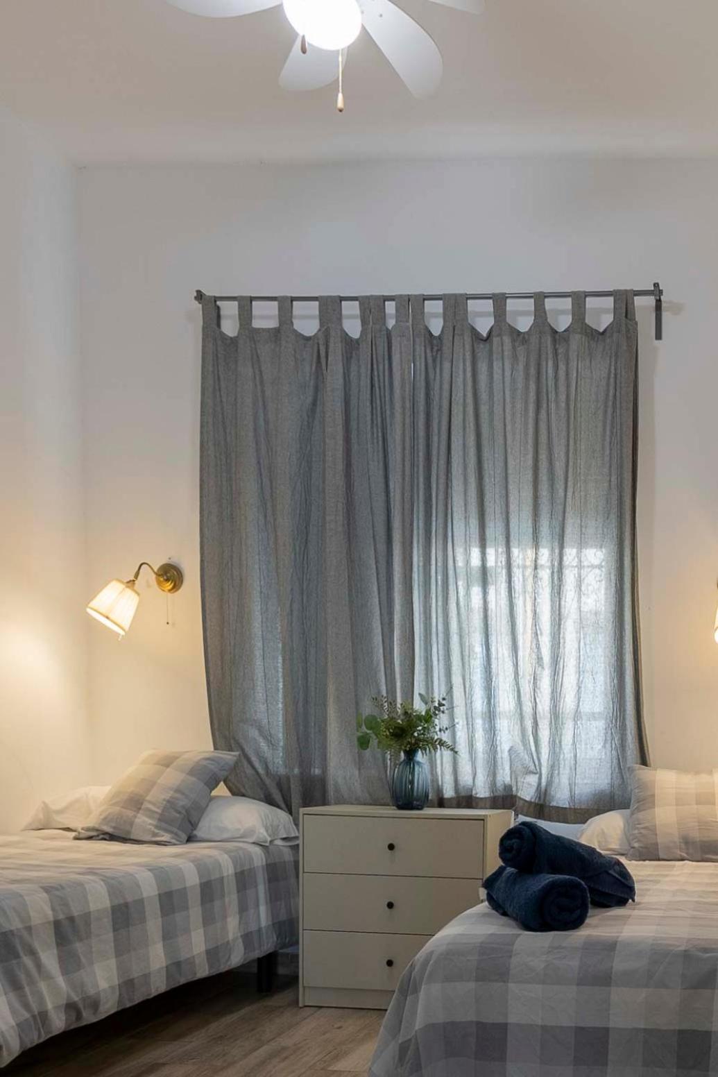 Apartamentos Los Remedios Sevilla Exteriör bild