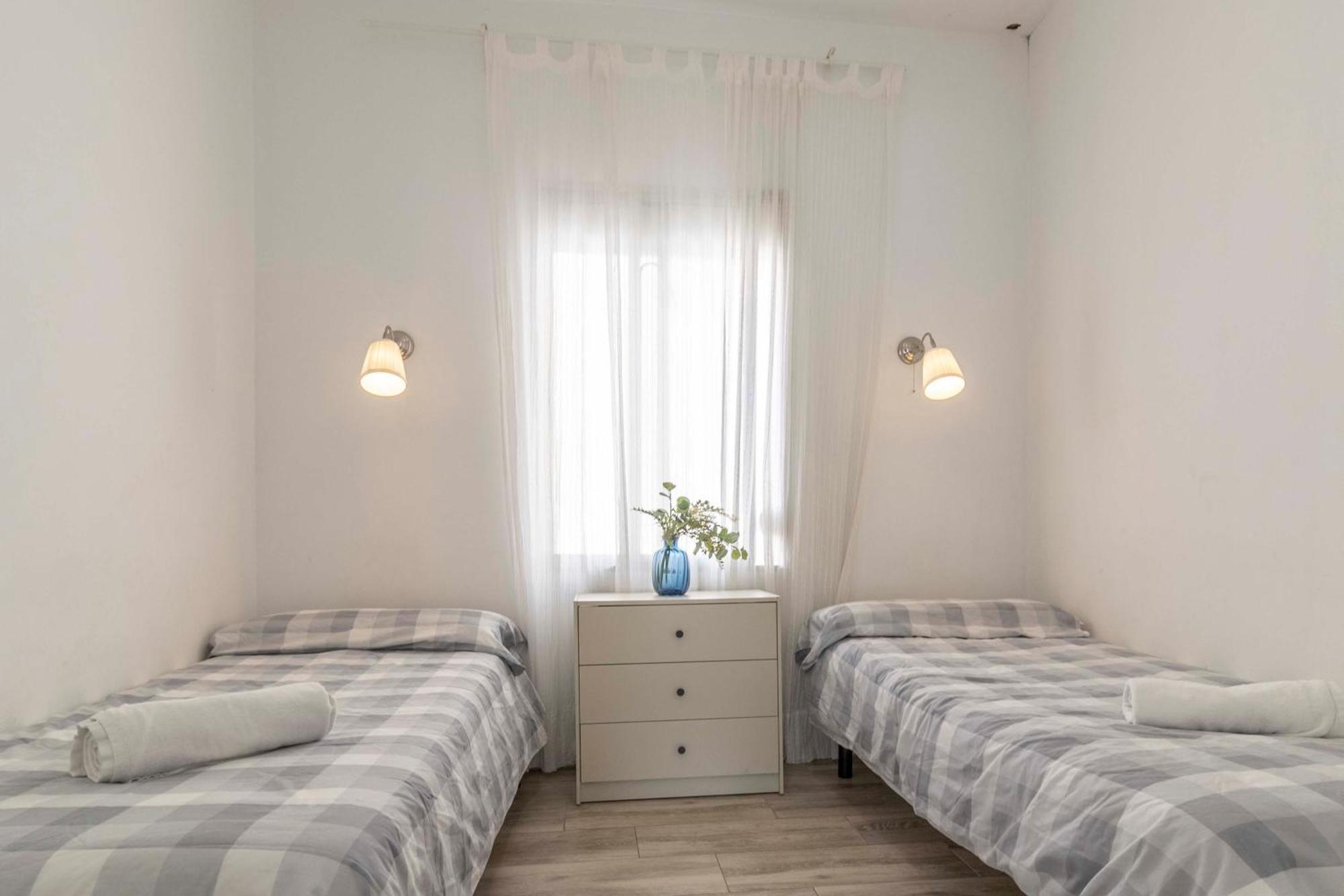 Apartamentos Los Remedios Sevilla Exteriör bild